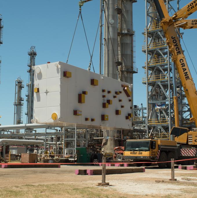 The big “heat exchanger” being installed at Eastman with the 600 ton crane.